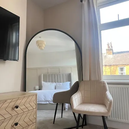 Апартаменты Cosy Corner On Gordon Street